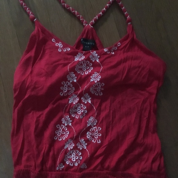 Embroidered top - Picture 2 of 9